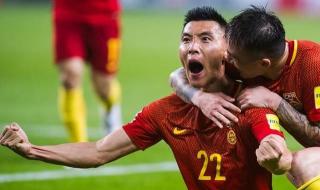 二人同穿情侣装亲密现身 于大宝和杨颖什么关系