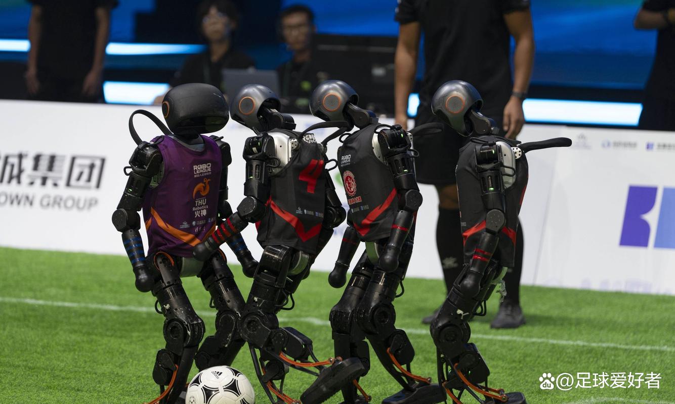 人形足球机器人（足球机器人工作原理）